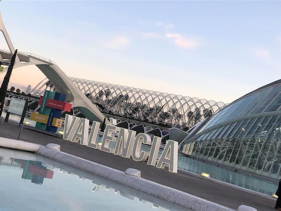 Ferienwohnung Loft Con Estilo Y Terraza En Centro Historico Valencia Exterior foto